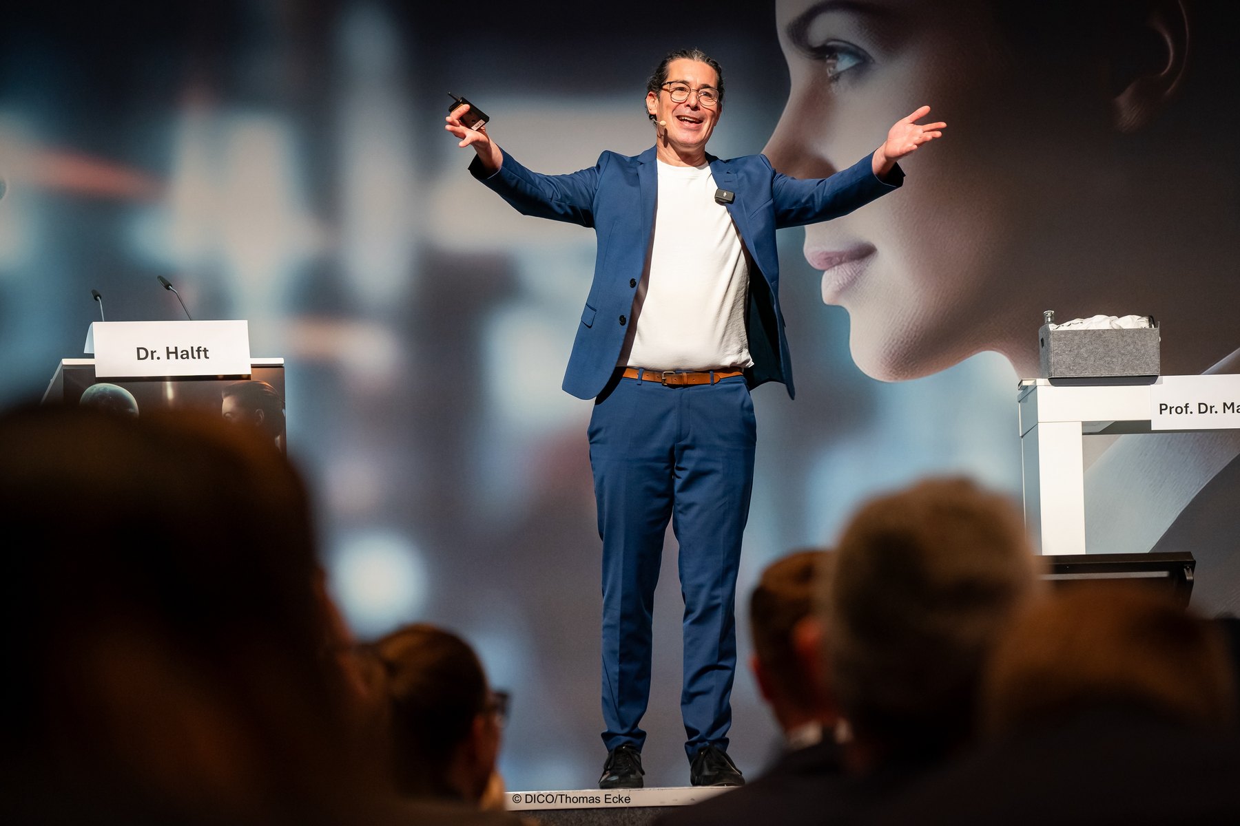 Dr. Daniel Halft bei einer Keynote auf dem DICO Forum 2024